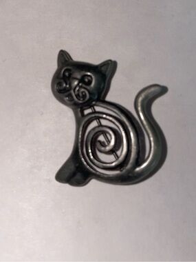 Vintage Decorative Cat-Shaped Pin